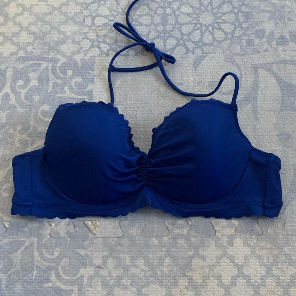 Victoria’s Secret padded Scalloped Swimsuit Top